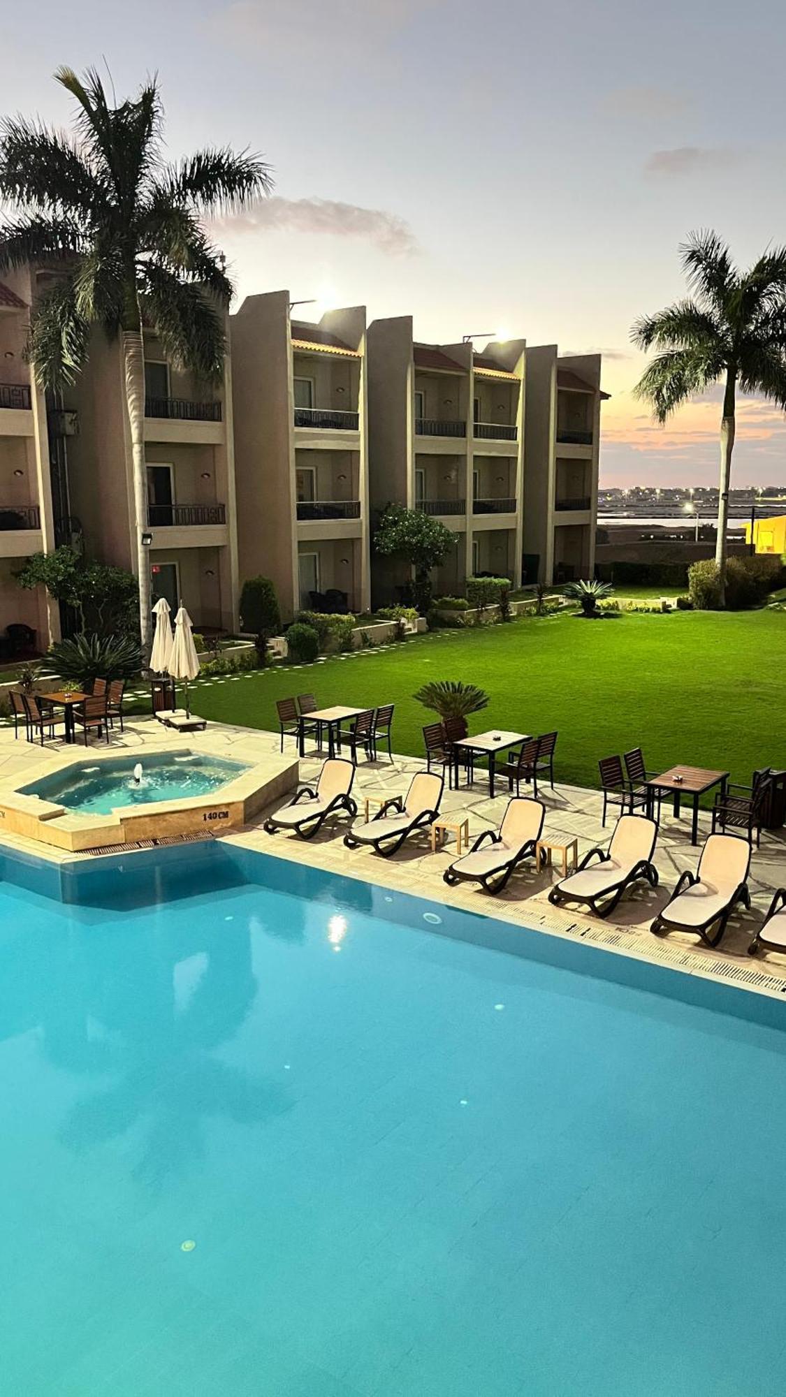 Panacea Suites Hotel Borg El Arab Exterior foto